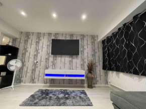 Central Cosy Apartment in Quiet Location